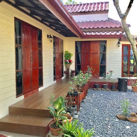 Grandma'S House Lägenhet Nakhon Nayok Exteriör bild