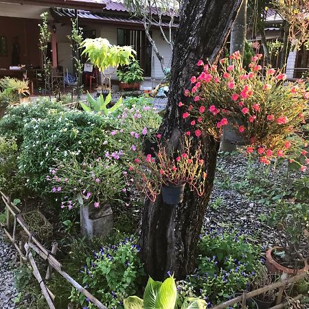 Grandma'S House Lägenhet Nakhon Nayok Exteriör bild