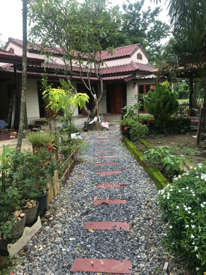 Grandma'S House Lägenhet Nakhon Nayok Exteriör bild