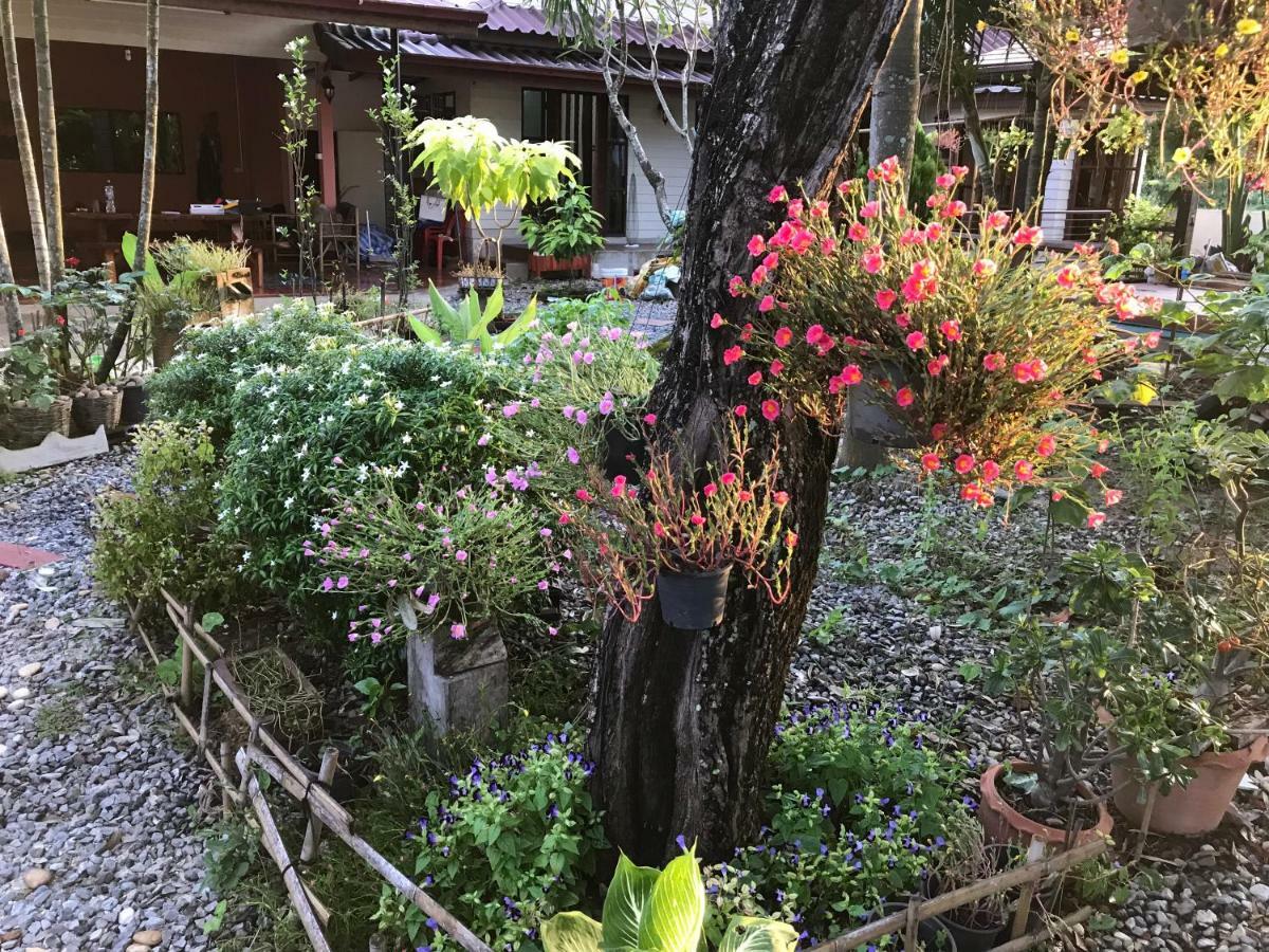 Grandma'S House Lägenhet Nakhon Nayok Exteriör bild